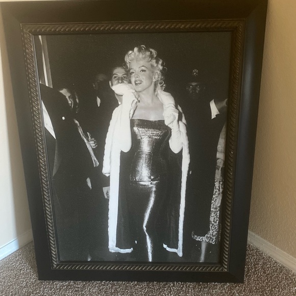 Selling both portraits of Marilyn Monroe for $50 ‼️ - Picture 2 of 2